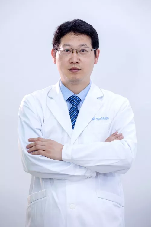 梁学进 口腔修复科主任